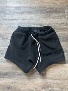 ESSENTIALS Fear of God Essentials Sweatshort Black V2 sz Small